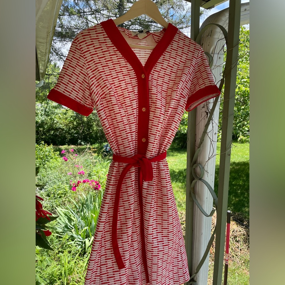 Vintage 1960s Red and White Shirtdress
